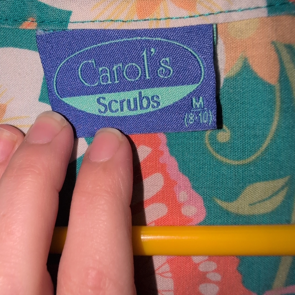 Carols Scrubs Woman's Medium Scrub Top - Picture 2 of 5